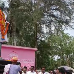 ଅଖିମୁଠି ଅନୁକୂଳ କରୁଛନ୍ତି କୃଷକ…