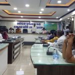 ଗୁରୁ ହେଵ ତ ଏମିତି… ପ୍ରଧାନଶିକ୍ଷକଙ୍କ ପାଇଁ ରୋଷଣୀ କରି ସମ୍ବର୍ଦ୍ଧନା ଦେଲେ ଏବଂ ଗାଁ ବୁଲାଇଲେ !